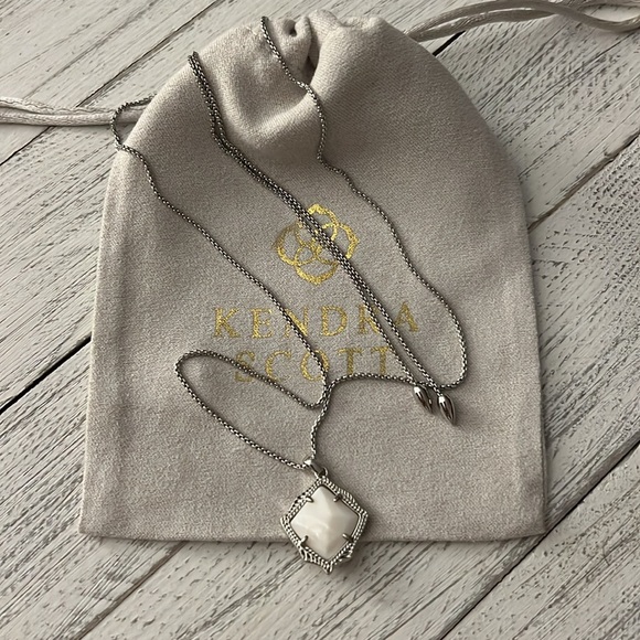 Kendra Scott Kacey Long In White Ivory/ Silver Pendant
Necklace New - Picture 4 of 8